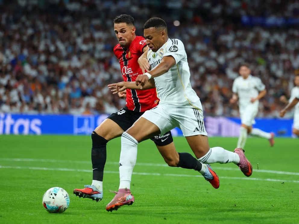 ريال مدريد يواصل انتصاراته ويتصدر الليغا ريال مدريد يواصل انتصاراته ويتصدر الليغا